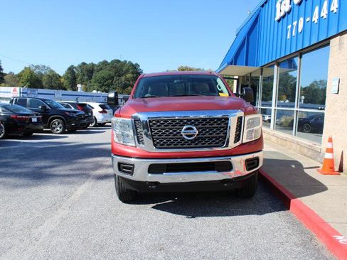Used 2017 Nissan Titan SV image 2