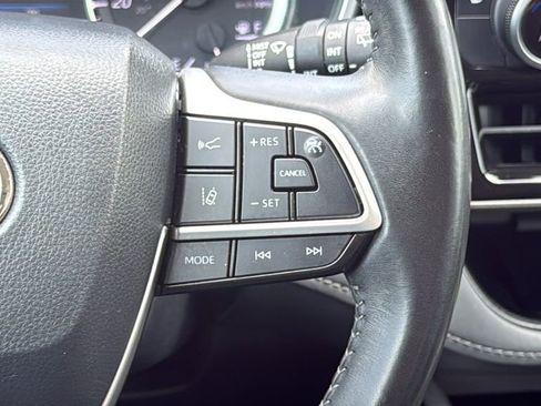 Used 2023 Toyota Highlander XLE FWD image 22