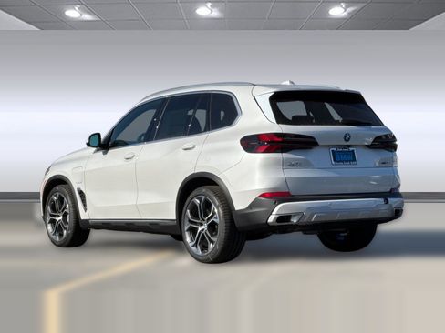 New 2026 BMW X5 xDrive50e AWD/4WD image 3