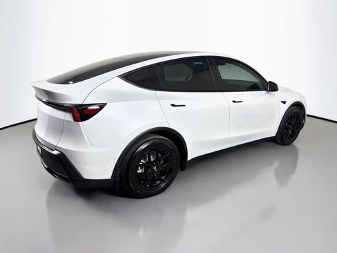 Used 2026 Tesla Model Y Long Range RWD image 4