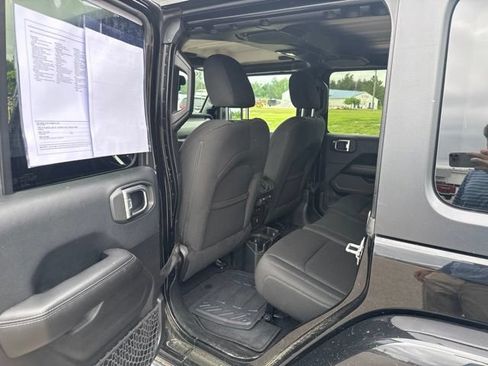 Used 2018 Jeep Wrangler Unlimited Sahara AWD/4WD image 27