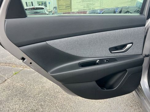 Certified 2025 Hyundai Elantra Limited FWD image 21
