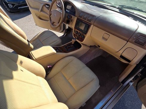 Used 2001 Mercedes-Benz ML 320 4MATIC image 46