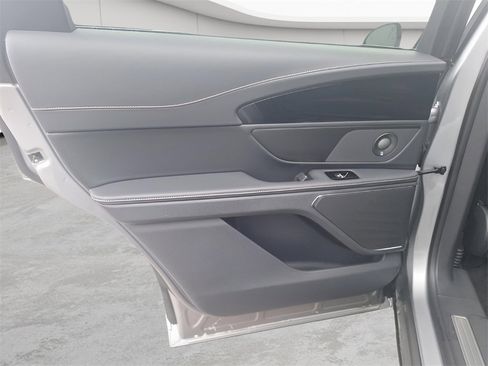 Used 2024 Lincoln Nautilus Reserve w/ Equipment Group 202A image 16