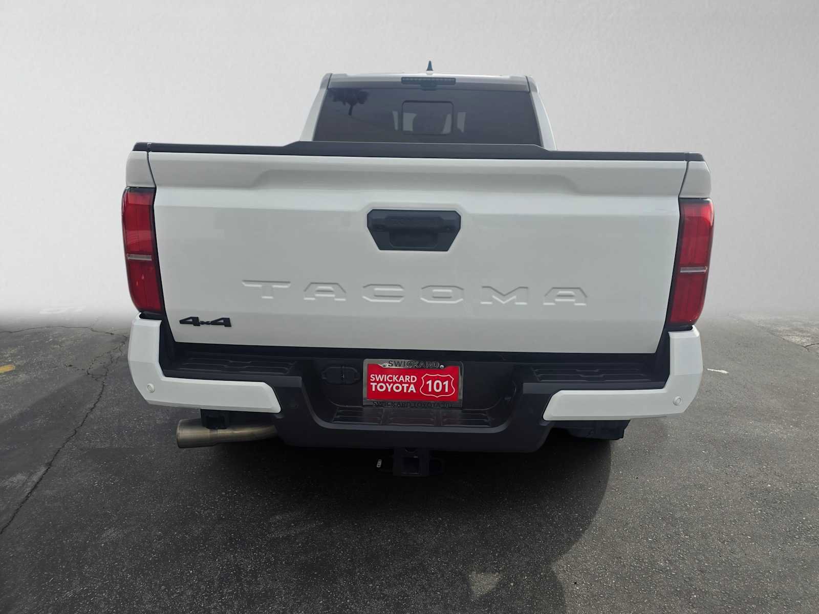 Used 2024 Toyota Tacoma TRD Off-Road w/ TRD Off Road Premium Package AWD/4WD image 4