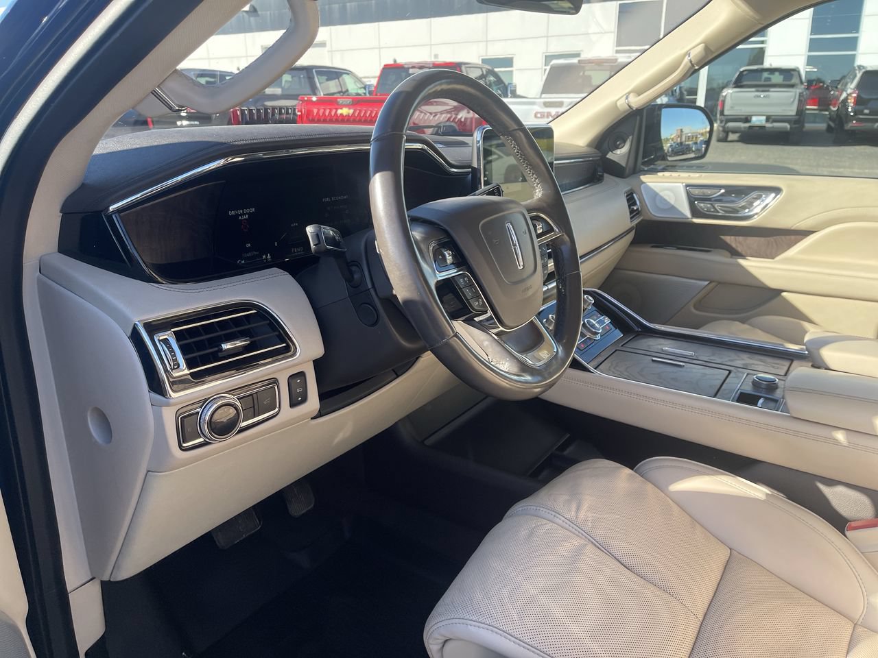 Used 2018 Lincoln Navigator Reserve w/ Technology Package AWD/4WD image 10