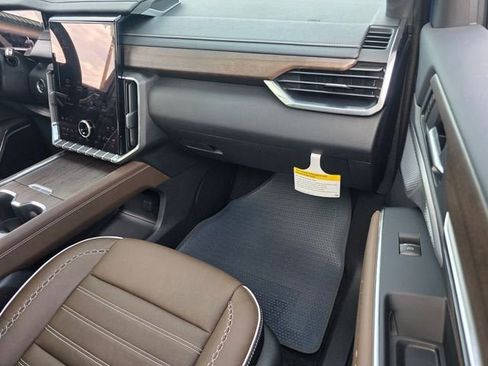 New 2026 GMC Acadia Denali Ultimate FWD image 18