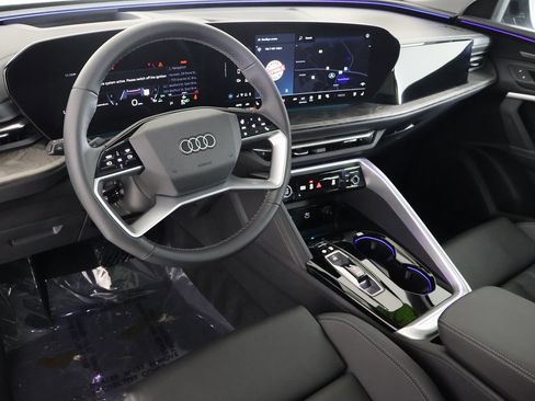 Used 2025 Audi Q5 Premium Plus w/ Premium Plus image 2