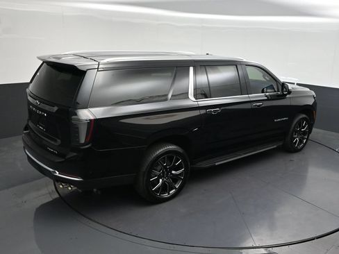 Used 2026 Chevrolet Suburban Premier RWD image 24