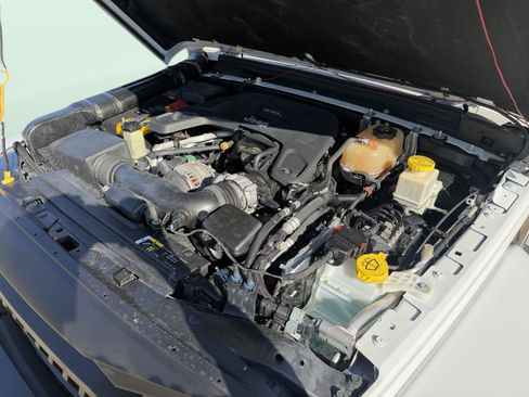 Used 2020 Jeep Gladiator Overland image 15