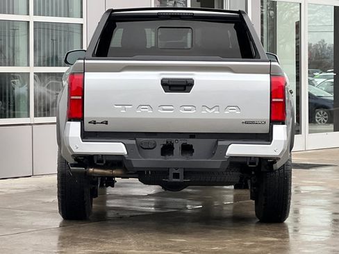 Used 2024 Toyota Tacoma TRD Off-Road w/ TRD Off Road Upgrade Package image 5