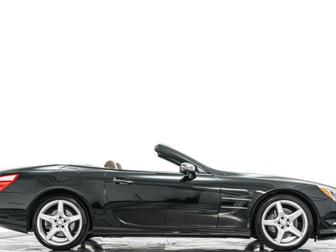 Used 2016 Mercedes-Benz SL 550 image 2