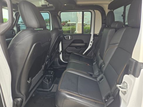 Used 2025 Jeep Gladiator Sport image 13