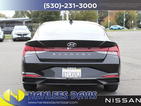 Used 2022 Hyundai Elantra SEL w/ Convenience + Premium Package image 8