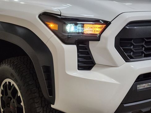 Used 2024 Toyota Tacoma TRD Off-Road image 14