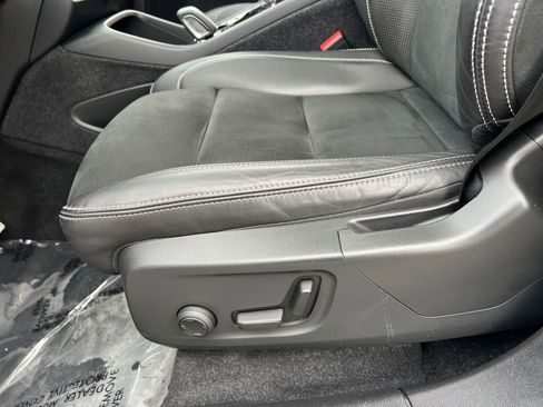 Used 2021 Volvo XC40 P8 Recharge w/ Advanced Package image 16