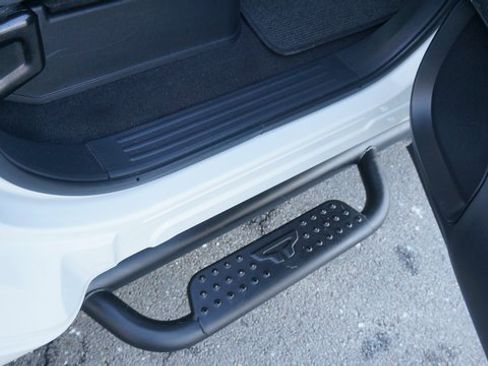 Used 2024 Nissan Titan SV w/ SV Convenience Package image 44