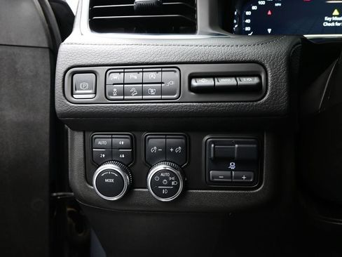 Used 2022 GMC Yukon XL Denali AWD/4WD image 17