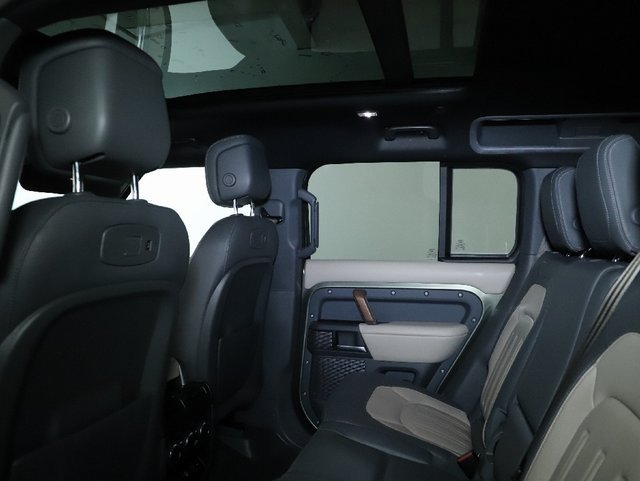 Used 2022 Land Rover Defender 110 X-Dynamic HSE AWD/4WD image 23