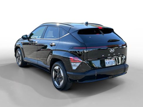Used 2024 Hyundai Kona SEL FWD image 3