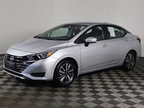 Used 2024 Nissan Versa SV w/ Trunk Package image 5