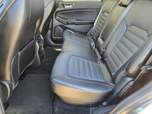 Used 2017 Ford Edge SEL w/ Equipment Group 201A AWD/4WD image 9