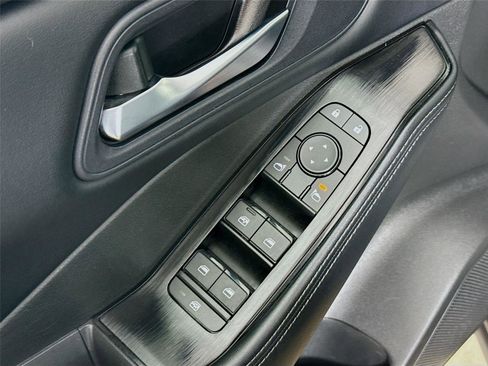 Used 2024 Nissan Rogue SV AWD/4WD image 19
