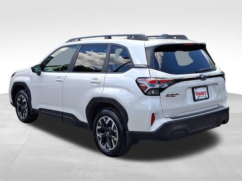 Used 2025 Subaru Forester Premium AWD/4WD image 4