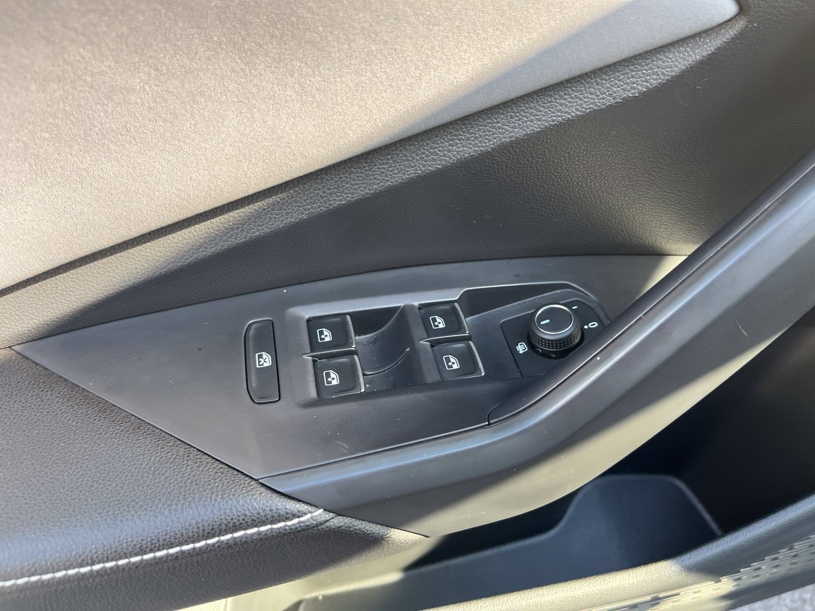Certified 2025 Volkswagen Jetta SE FWD image 12