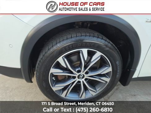 Used 2017 INFINITI QX30 Premium w/ Navigation Package AWD/4WD image 18