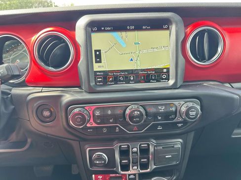 Used 2023 Jeep Wrangler Unlimited Rubicon w/ Cold Weather Group AWD/4WD image 31