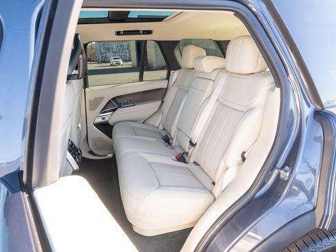 New 2026 Land Rover Range Rover SE image 23