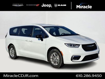 New 2026 Chrysler Pacifica Select