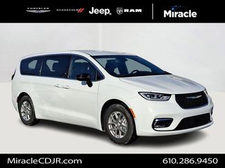 New 2026 Chrysler Pacifica Select FWD video 1