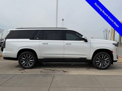 Used 2024 Cadillac Escalade ESV Sport w/ Touring Package image 19