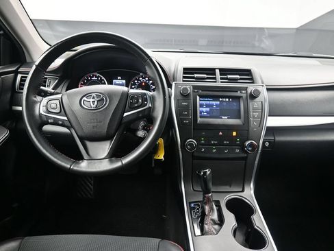 Used 2017 Toyota Camry SE FWD image 19