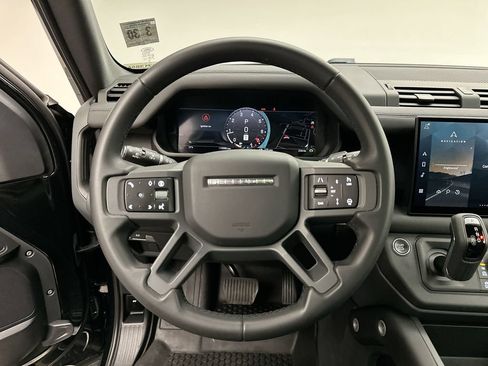 Certified 2025 Land Rover Defender 110 X-Dynamic SE AWD/4WD image 18