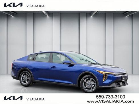 New 2025 Kia K4 LXS image 1