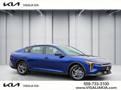 New 2025 Kia K4 LXS