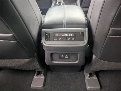 Used 2022 Nissan Pathfinder SL AWD/4WD image 15