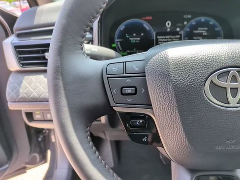 Used 2026 Toyota Camry XLE AWD/4WD image 16