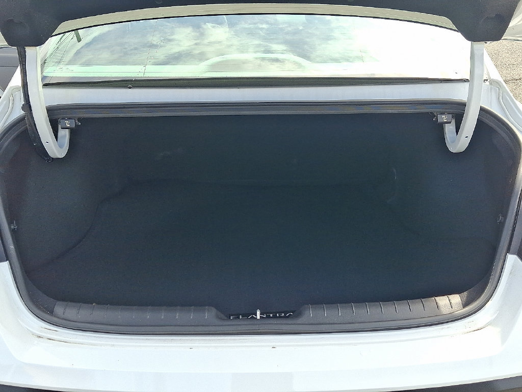 Used 2026 Hyundai Elantra Sport FWD image 29