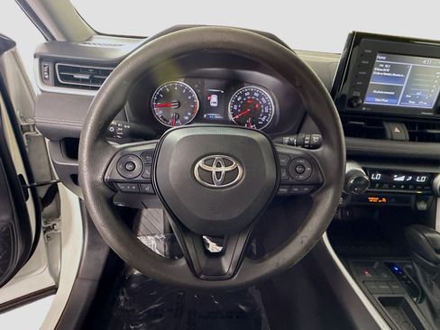 Used 2022 Toyota RAV4 XLE FWD image 13