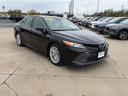 Used 2019 Toyota Camry XLE image 7