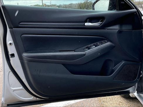 Used 2024 Nissan Altima 2.5 SV image 27