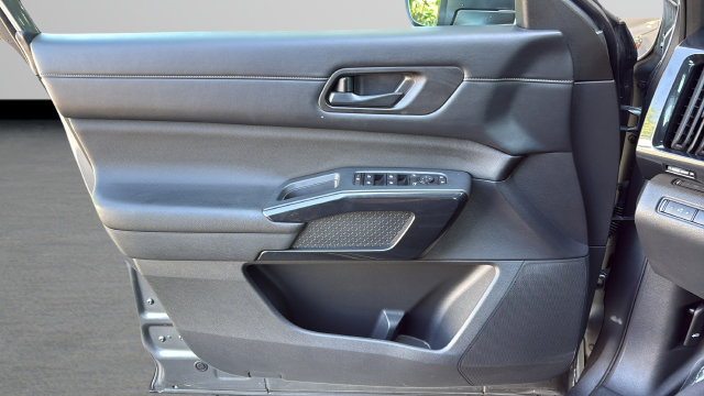 Used 2023 Nissan Pathfinder S FWD image 10
