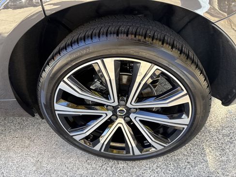 Used 2023 Volvo XC60 B5 Ultimate w/ Climate Package image 19