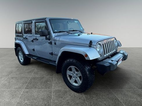Used 2016 Jeep Wrangler Unlimited Sahara w/ Dual Top Group image 7