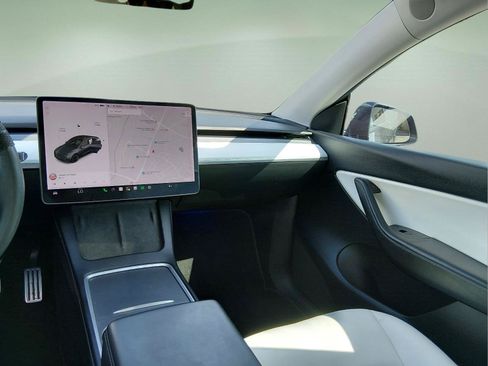 Used 2021 Tesla Model Y Long Range AWD/4WD image 11