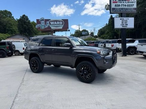 Used 2020 Toyota 4Runner SR5 Premium w/ Moonroof Package AWD/4WD image 2